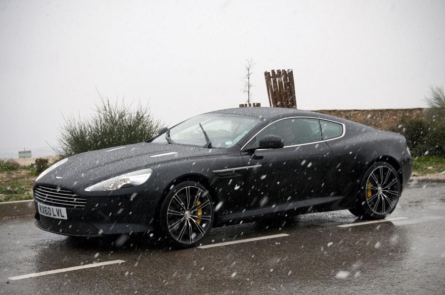  Aston Martin Virage 2011 года  (фото 17 из 55)